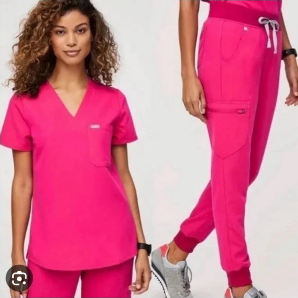 FIGS hot raspberry PINK Women's Scrub Set NURSE DOCTOR MEDICAL